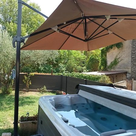 Chambres D'Hotes & Jacuzzi - A L'Ombre Des Amandiers Saint-Martin-dʼArdèche エクステリア 写真