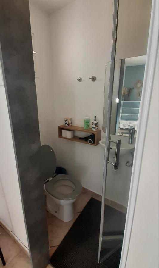 Chambres D'Hotes & Jacuzzi - A L'Ombre Des Amandiers Saint-Martin-dʼArdèche エクステリア 写真