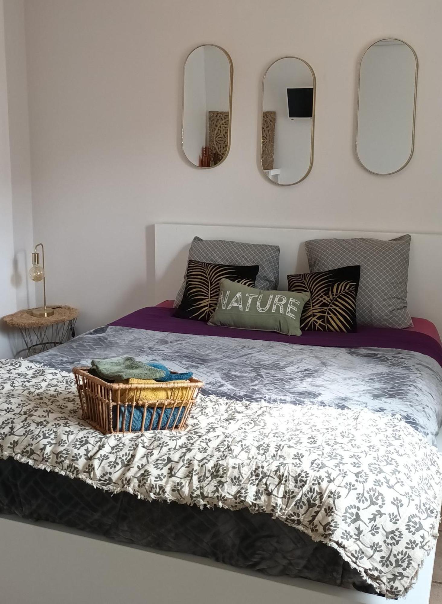 Chambres D'Hotes & Jacuzzi - A L'Ombre Des Amandiers Saint-Martin-dʼArdèche エクステリア 写真