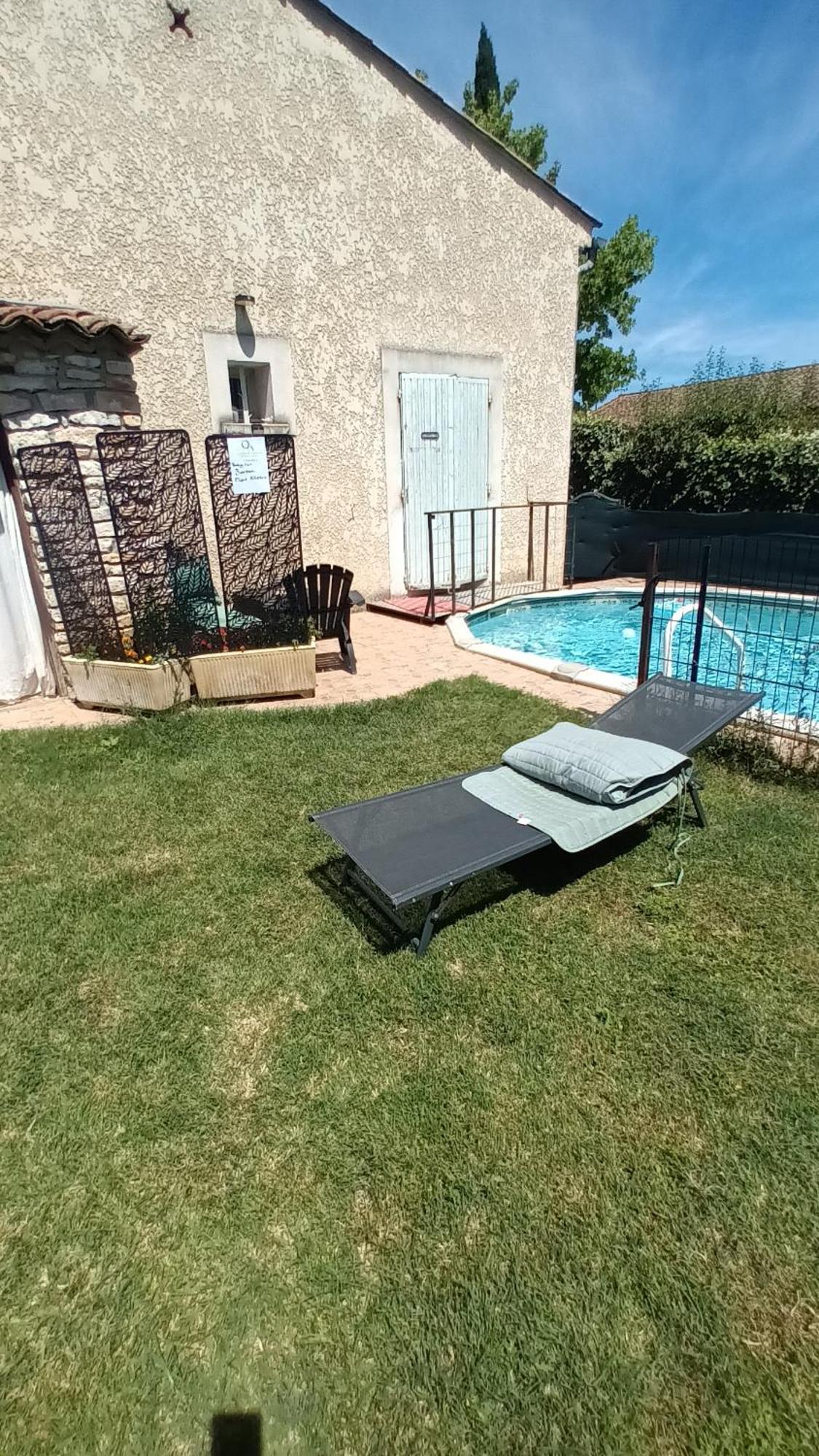 Chambres D'Hotes & Jacuzzi - A L'Ombre Des Amandiers Saint-Martin-dʼArdèche エクステリア 写真