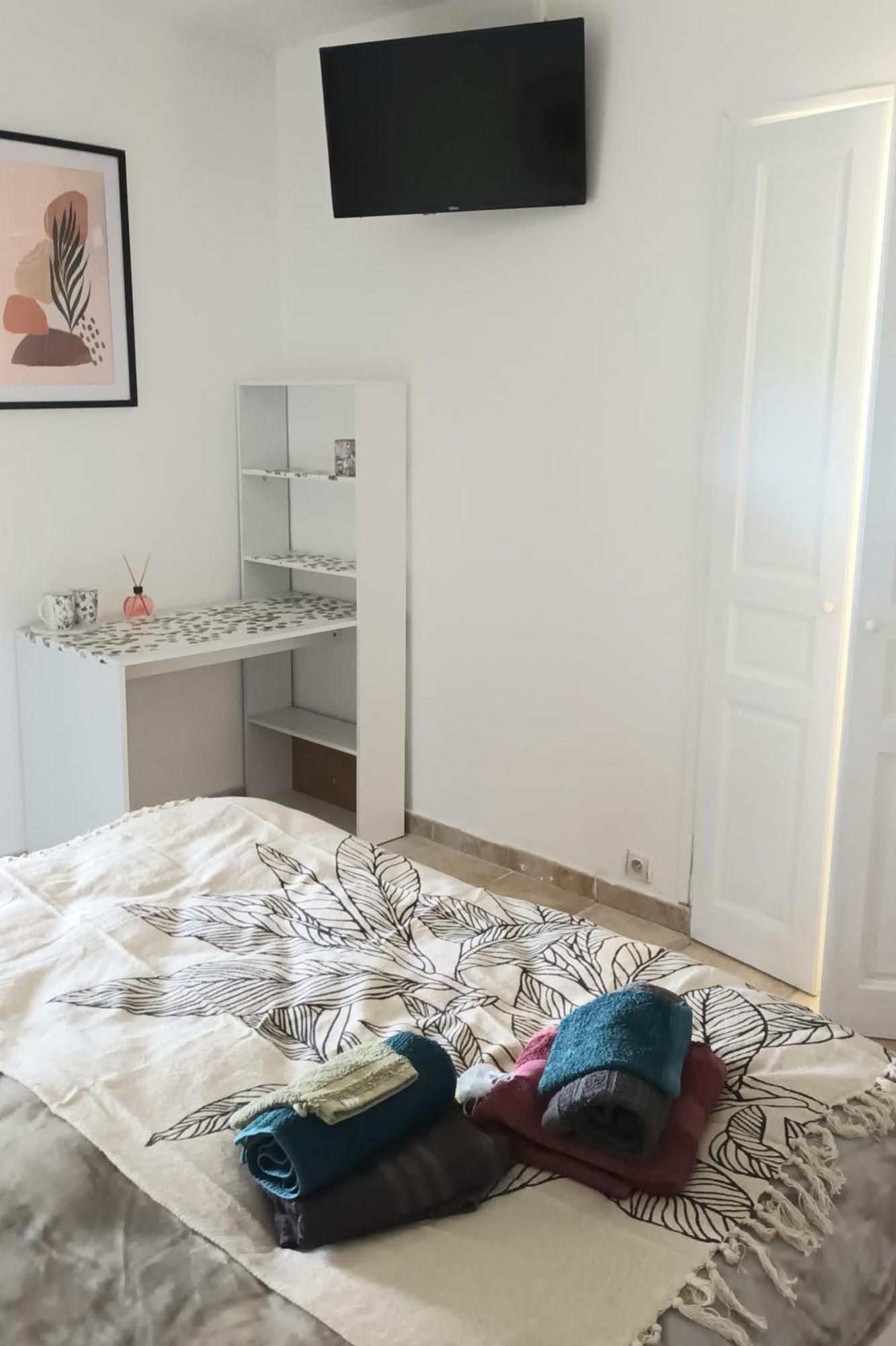 Chambres D'Hotes & Jacuzzi - A L'Ombre Des Amandiers Saint-Martin-dʼArdèche エクステリア 写真